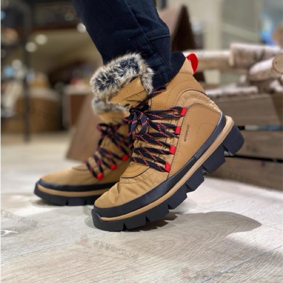 NWOT Women’s Size 8.5 (Euro Sz 39.5) Columbia Keetley Waterproof High-top Boots - Picture 1 of 16
